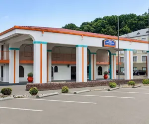 Photo 2 - Howard Johnson by Wyndham Chattanooga Lookout Mountain I-24