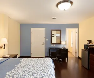 Photo 4 - Days Inn by Wyndham Austin/University/Downtown