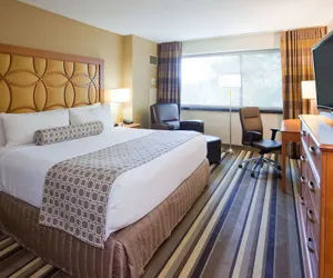 Photo 4 - Crowne Plaza Minneapolis West, an IHG Hotel