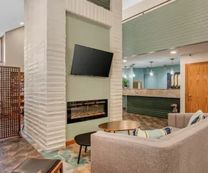 Photo 3 - MainStay Suites Springfield South - Battlefield Rd