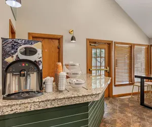 Photo 4 - MainStay Suites Springfield South - Battlefield Rd