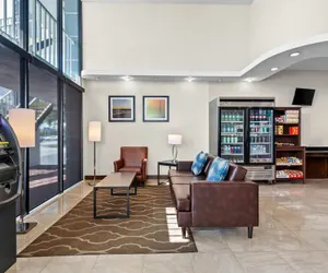 Photo 4 - Quality Inn & Suites at Tropicana Field