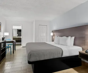 Photo 5 - Quality Inn & Suites at Tropicana Field