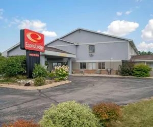 Photo 2 - Econo Lodge Traverse City