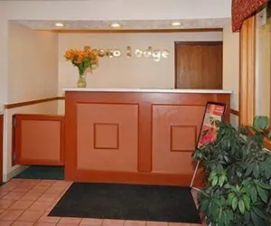 Photo 5 - Econo Lodge Traverse City