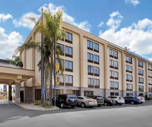 Photo 2 - Comfort Inn Anaheim Resort