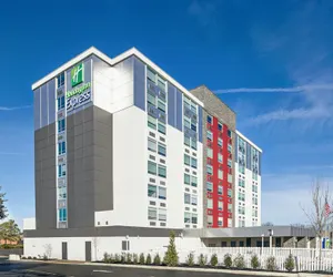 Photo 2 - Holiday Inn Express Richmond - Midtown, an IHG Hotel