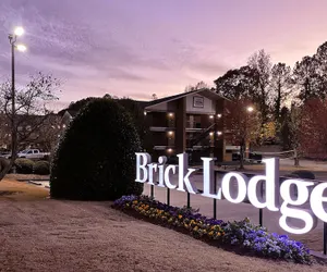 Photo 2 - Brick Lodge Atlanta/Norcross