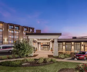 Photo 2 - Crowne Plaza Milwaukee Airport by IHG