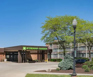 Photo 2 - Wyndham Garden Kenosha Harborside