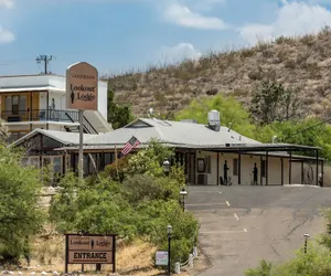 Photo 2 - Landmark Lookout Lodge