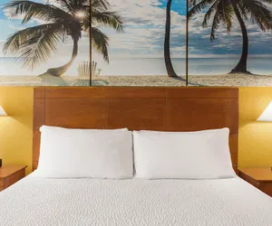 Photo 5 - enVision Hotel Miami International Airport
