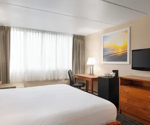Photo 4 - enVision Hotel Miami International Airport