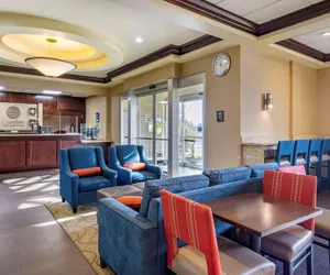 Photo 3 - Comfort Inn & Suites Seattle North