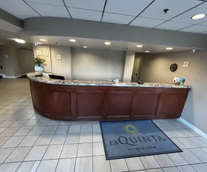 Photo 4 - La Quinta Inn & Suites by Wyndham Stamford / New York City
