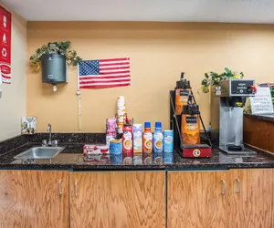 Photo 3 - Econo Lodge Princeton