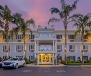 Photo 2 - Best Western Luxury Inn