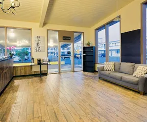 Photo 3 - Travelodge by Wyndham Aberdeen