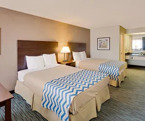 Photo 2 - Travelodge by Wyndham Aberdeen