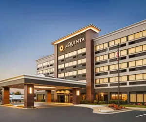 Photo 2 - La Quinta Inn & Suites by Wyndham Richmond-Midlothian