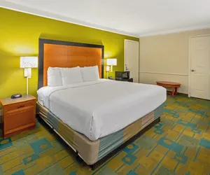Photo 4 - Travelodge by Wyndham Phoenix North