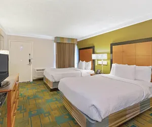 Photo 3 - Travelodge by Wyndham Phoenix North