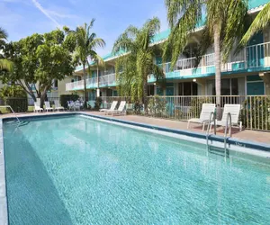 Photo 2 - Days Inn by Wyndham Fort Pierce Midtown