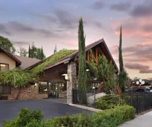 Photo 2 - Best Western Plus Yosemite Gateway Inn