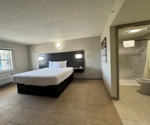 Photo 4 - Travelodge by Wyndham Venice