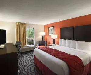 Photo 3 - Days Inn by Wyndham Rome Downtown