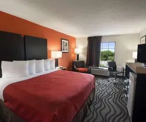 Photo 5 - Days Inn by Wyndham Rome Downtown