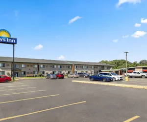 Photo 2 - Days Inn by Wyndham Winona