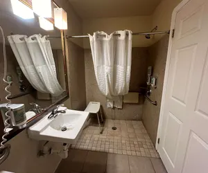 Photo 4 - Best Western Tradewinds