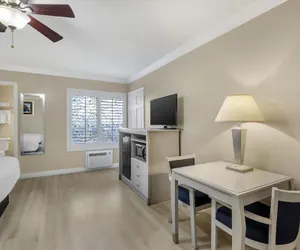 Photo 5 - Best Western Tradewinds