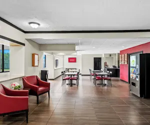 Photo 5 - Red Roof Inn Hot Springs