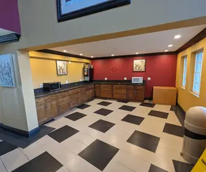 Photo 3 - Valley Inn
