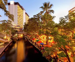 Photo 2 - Hilton Palacio Del Rio