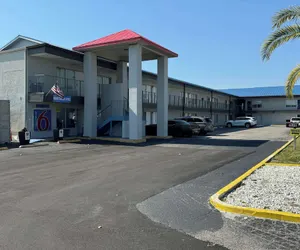 Photo 2 - Motel 6 Englewood, FL