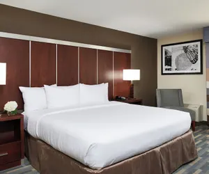 Photo 2 - DoubleTree by Hilton Raleigh Crabtree Valley