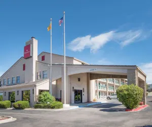 Photo 2 - Ramada by Wyndham Albuquerque Airport