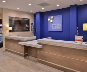 Photo 3 - Holiday Inn Express & Suites Pasadena - Los Angeles