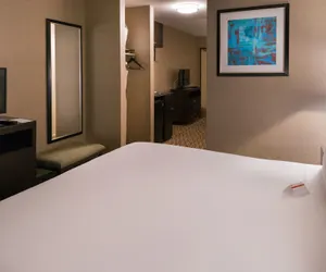 Photo 4 - Holiday Inn Express & Suites Pasadena - Los Angeles by IHG