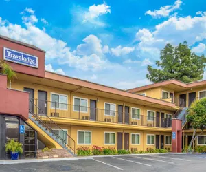 Photo 2 - Travelodge by Wyndham Burbank-Glendale