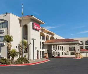 Photo 2 - Red Roof Inn Albuquerque - Midtown