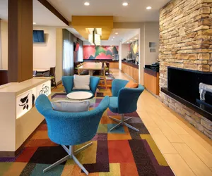 Photo 2 - Fairfield Inn and Suites by Marriott Indianapolis Airport