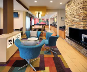 Photo 2 - Fairfield Inn and Suites by Marriott Indianapolis Airport