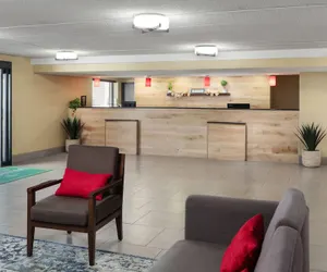 Photo 4 - Wingate by Wyndham Lincoln Airport East I-80