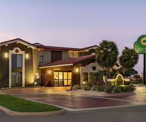 Photo 2 - La Quinta Inn by Wyndham Victoria