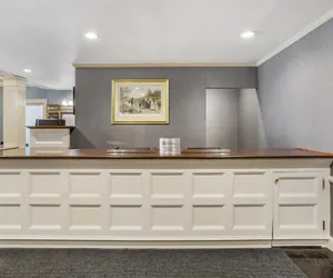 Photo 5 - Best Western PLUS Morristown Inn-Florham Park