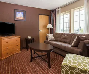 Photo 4 - Ramada by Wyndham Portland